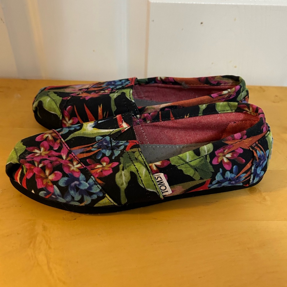 Toms floral alpargatas, women’s size 5